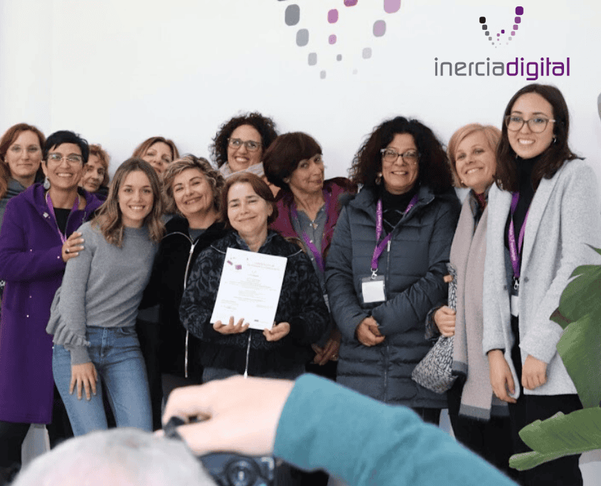 Diseño sin título (12) Entrega de certificados a los participantes del Istituto Giovanni Falcone tras finalizar con éxito el curso Learning and Teaching using social media Networks que tuvo lugar en El Rompido School los días 11 al 15 de noviembre de 2020.
